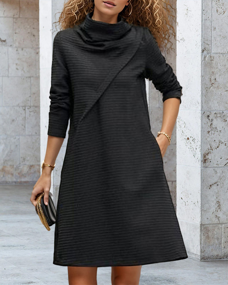 Robe couture à poche et col montant