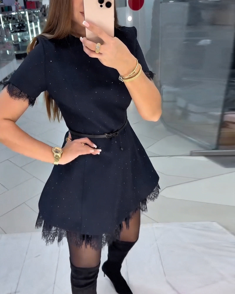 Robe En Dentelle Scintillante À Manches Courtes Et Coupe A