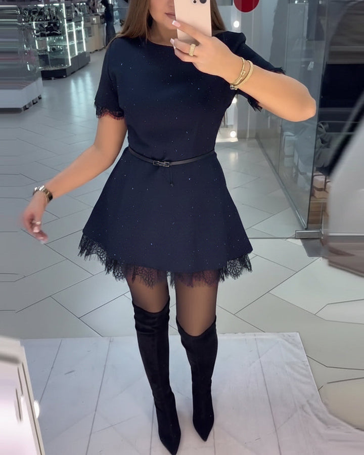 Robe En Dentelle Scintillante À Manches Courtes Et Coupe A