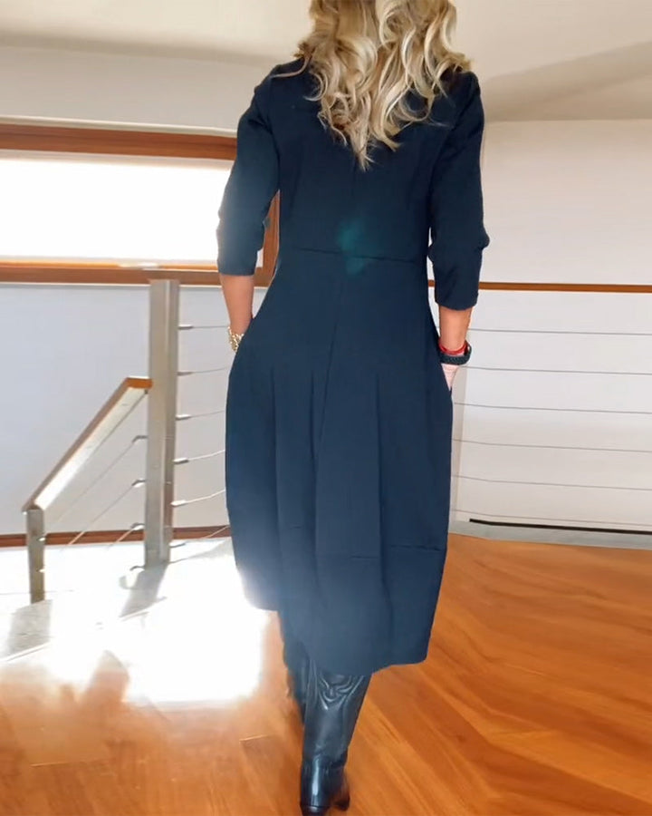 Robe élégante de couleur unie avec poche et col rond