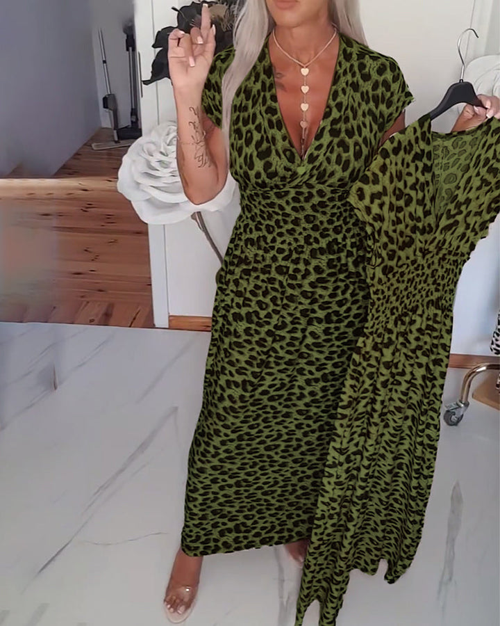 Robe élégante à imprimé léopard et col en V