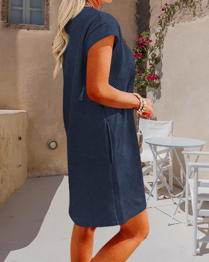 Robe à manches courtes et poche à col rond