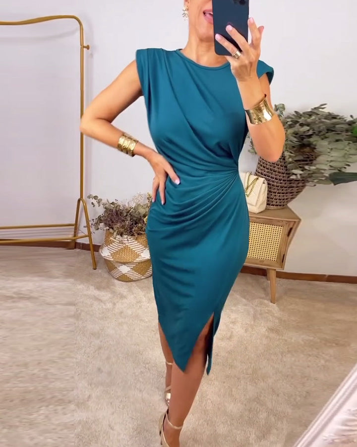 Robe couleur unie fendue plissée sans manches