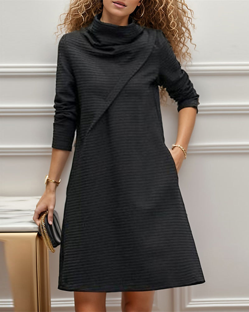 Robe couture à poche et col montant