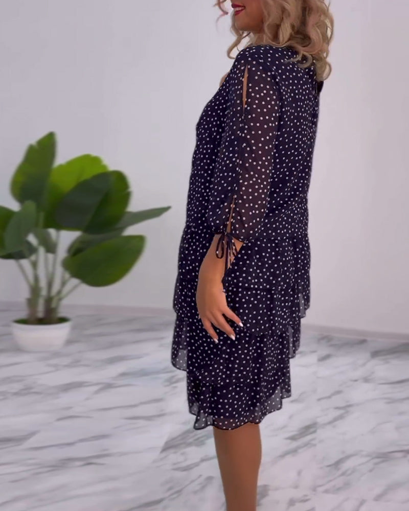 Robe élégante superposée à imprimé pois
